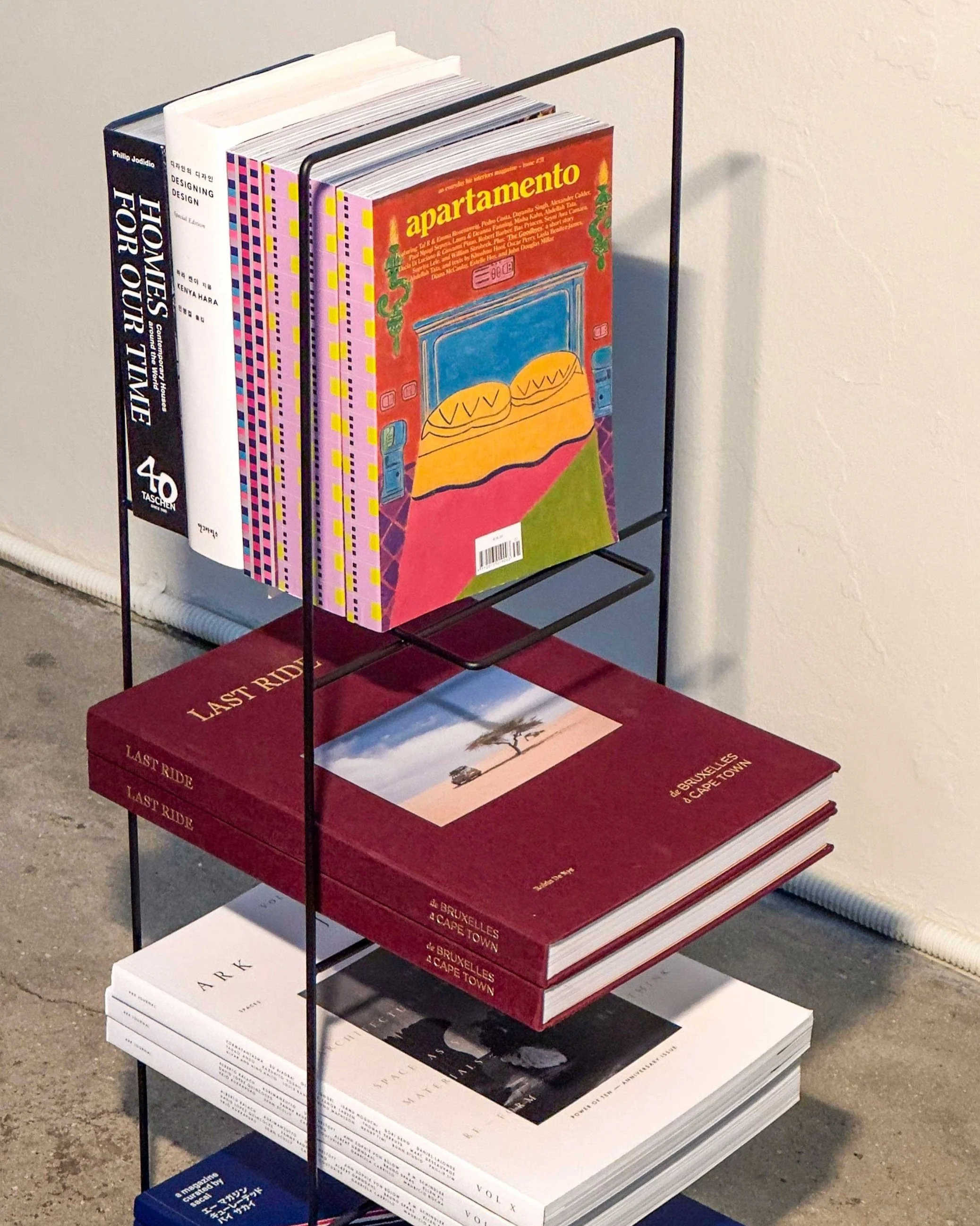 Rewire Magazine Newspaper Storage Rack — 사진 6