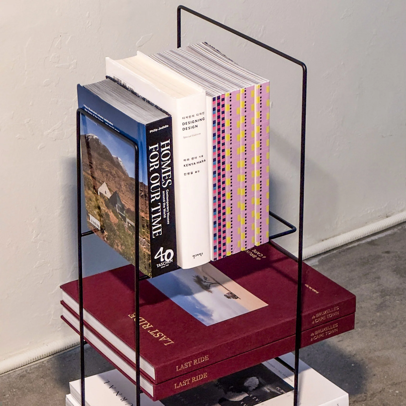 Rewire Magazine Newspaper Storage Rack — 사진 8