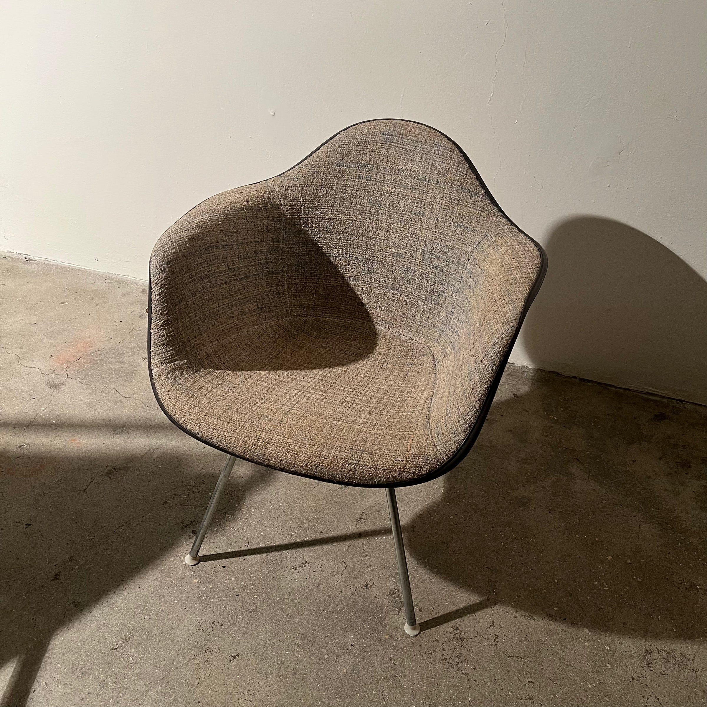DAX Chair by Charles & Ray Eames (fabric warm grey) — Photo 2