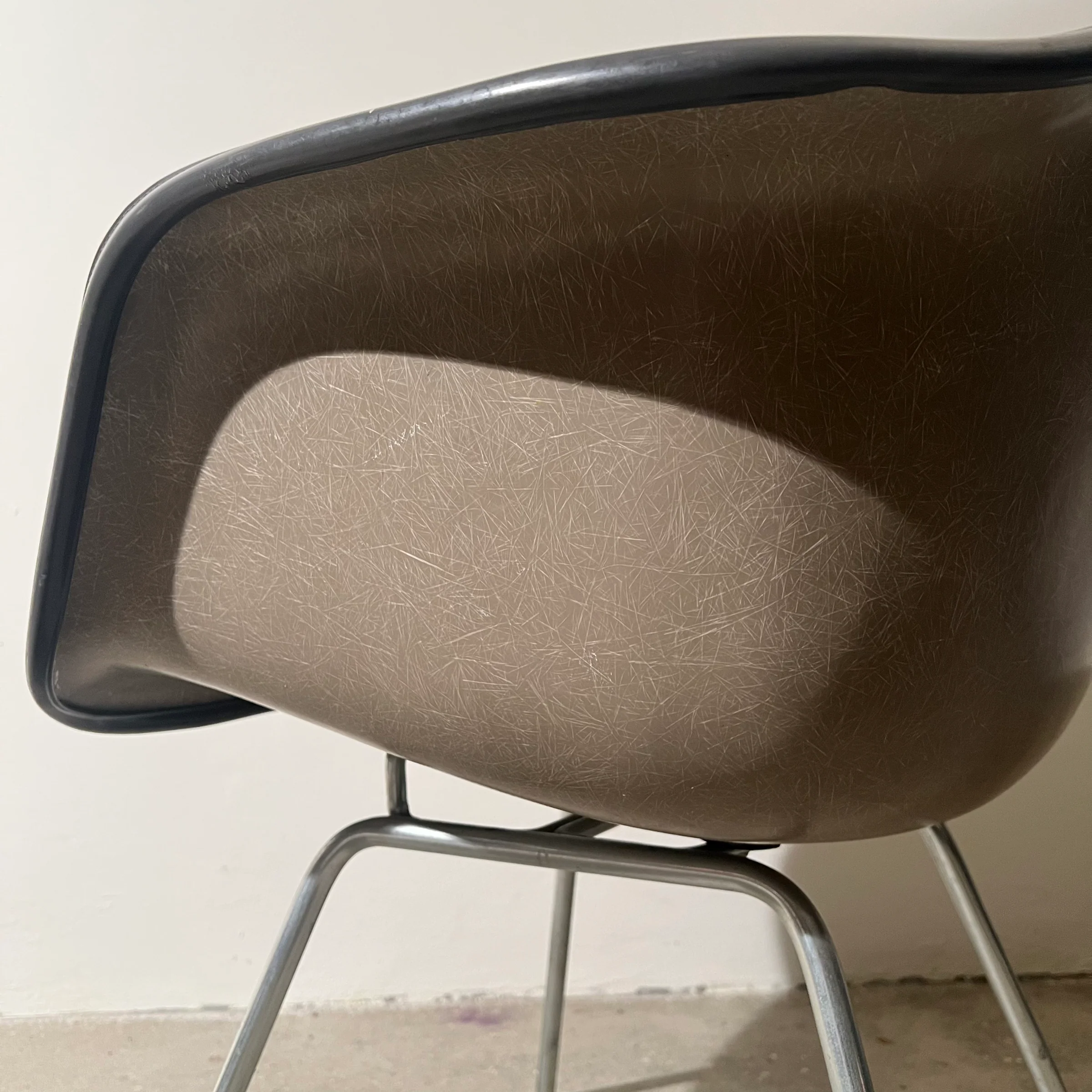 DAX Chair by Charles & Ray Eames (fabric warm grey) — Photo 6