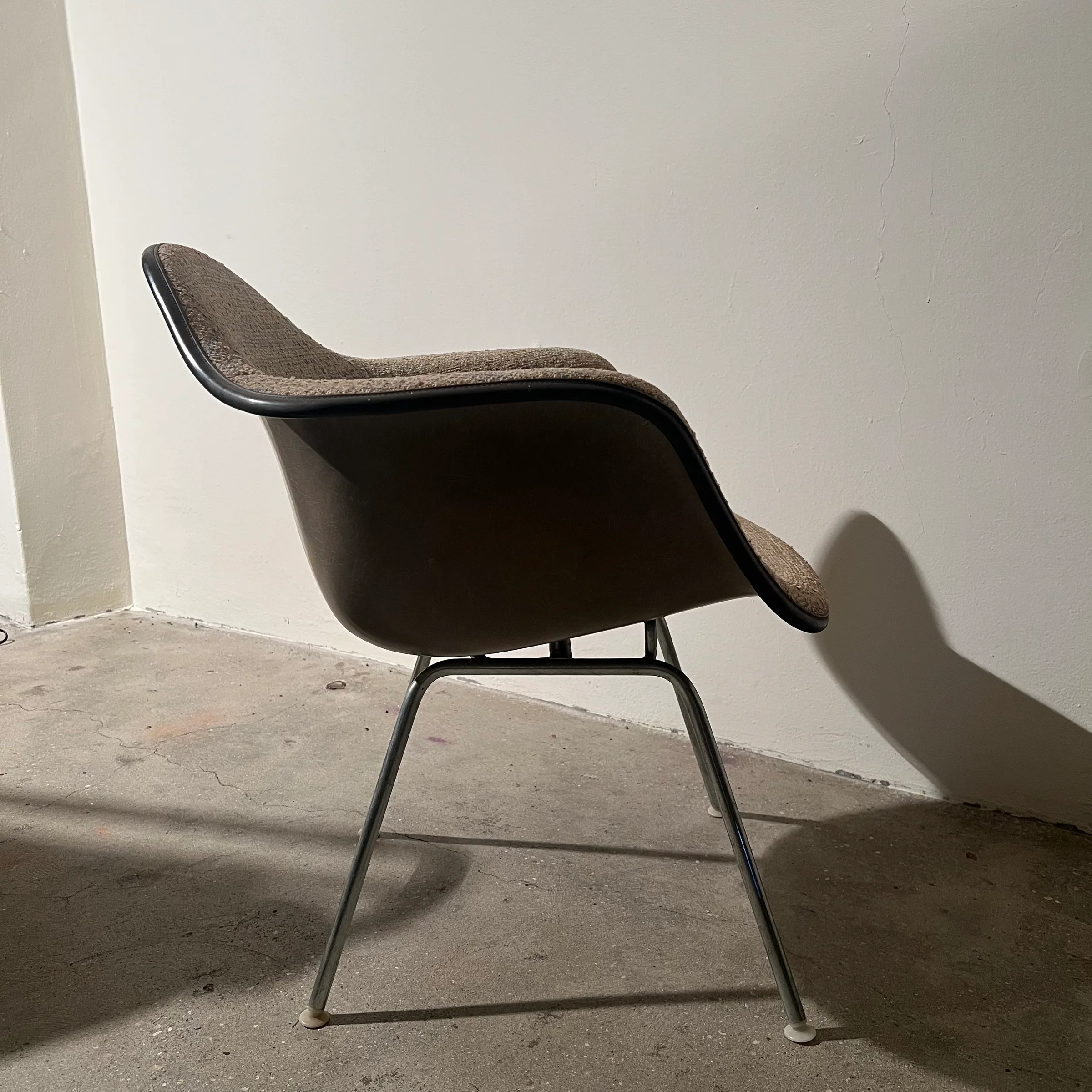 DAX Chair by Charles & Ray Eames (fabric warm grey) — Photo 8