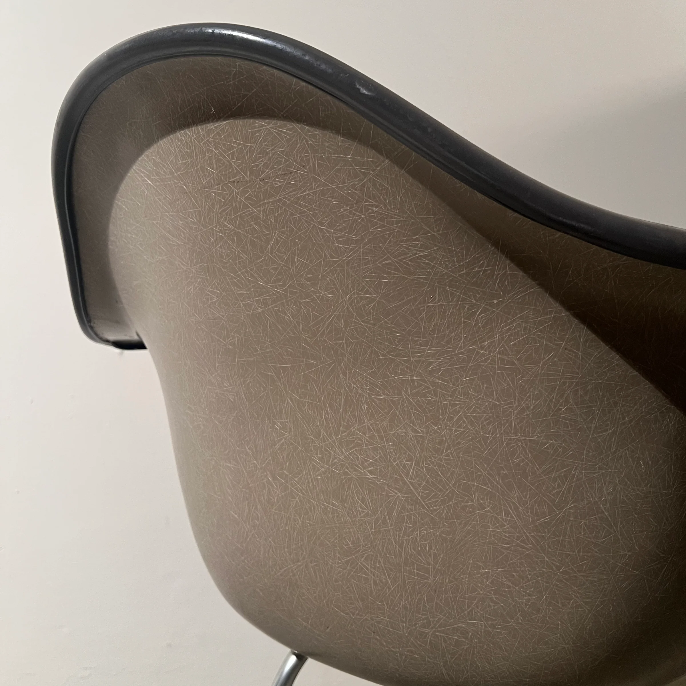 DAX Chair by Charles & Ray Eames (fabric warm grey) — Photo 9