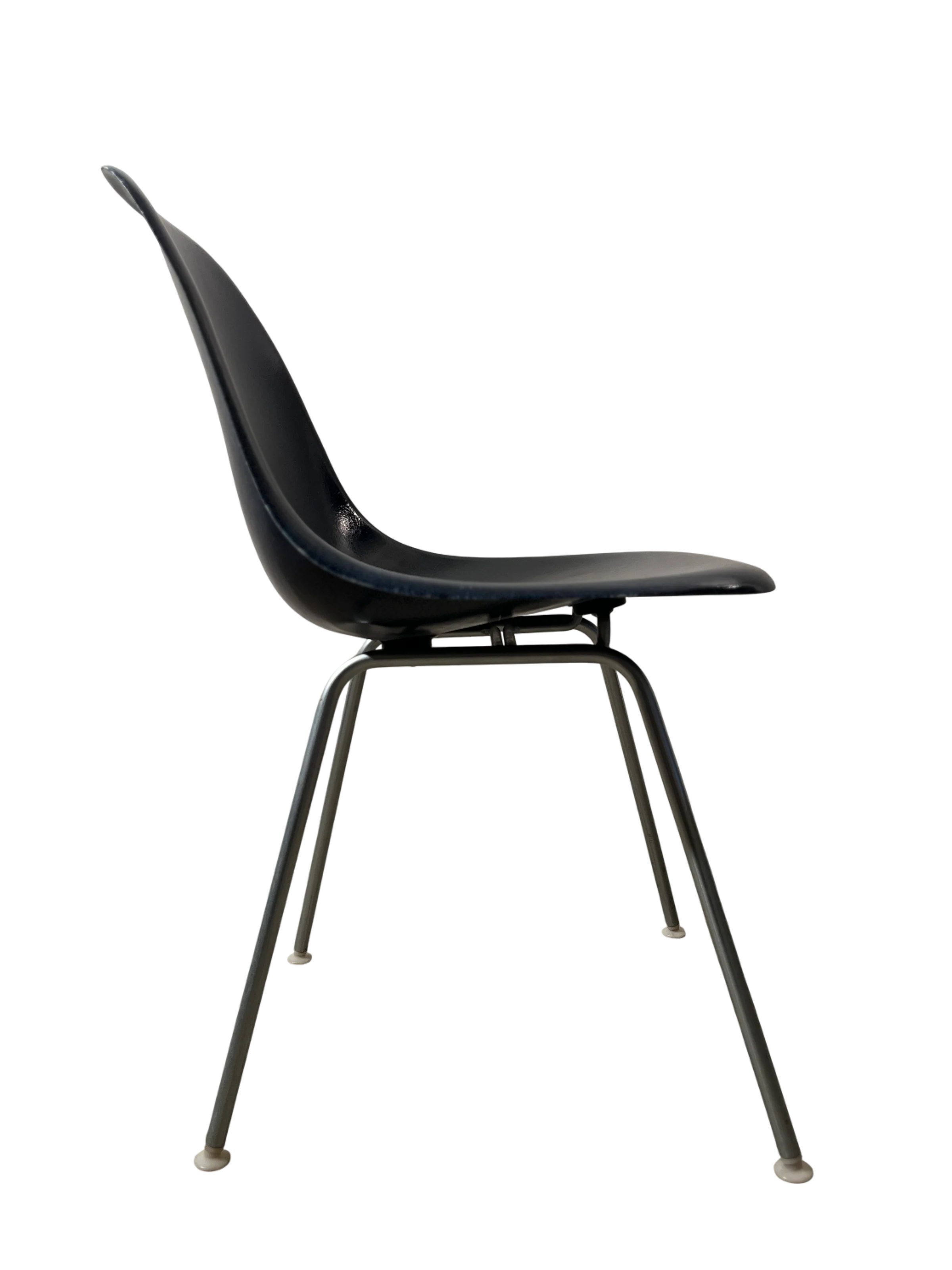 DSX Chair by Charles & Ray Eames (navy blue) — Photo 2