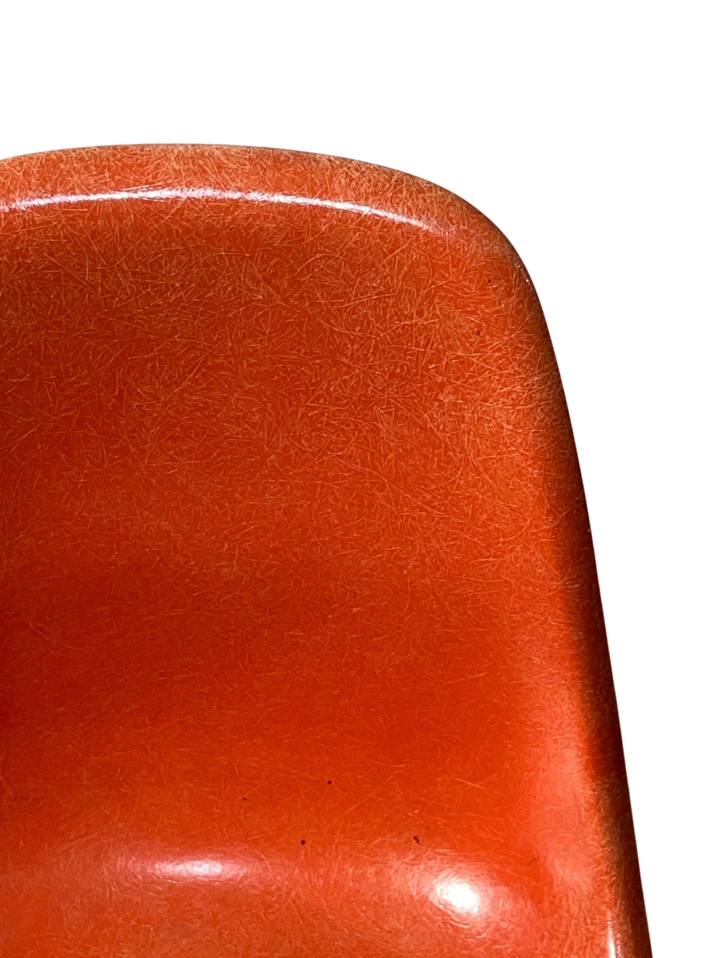 DSS Chair by Charles&Ray Eames (red orange) — Photo 3