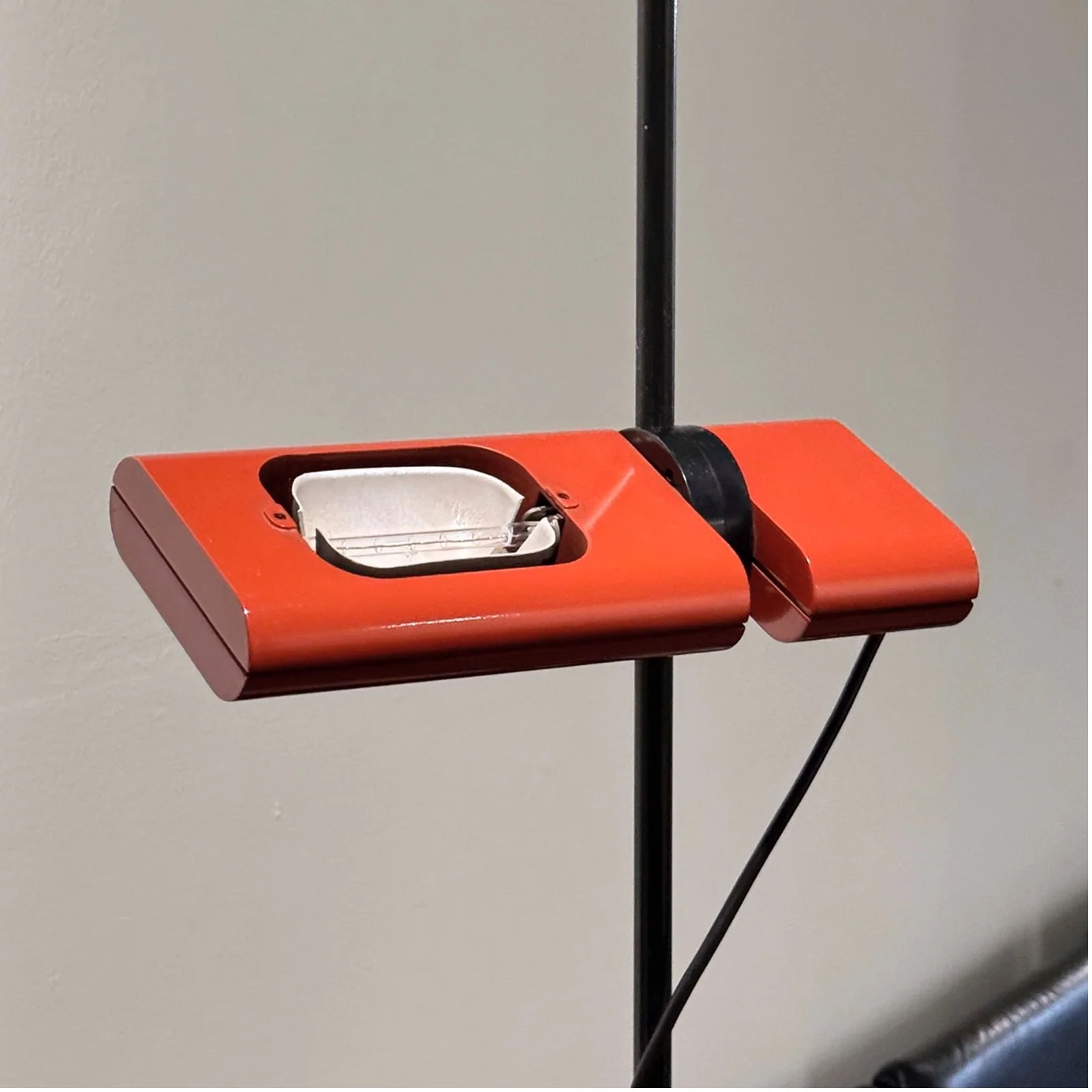 Aton Terra Floor Lamp by Ernesto Gismondi (Red) — Photo 4